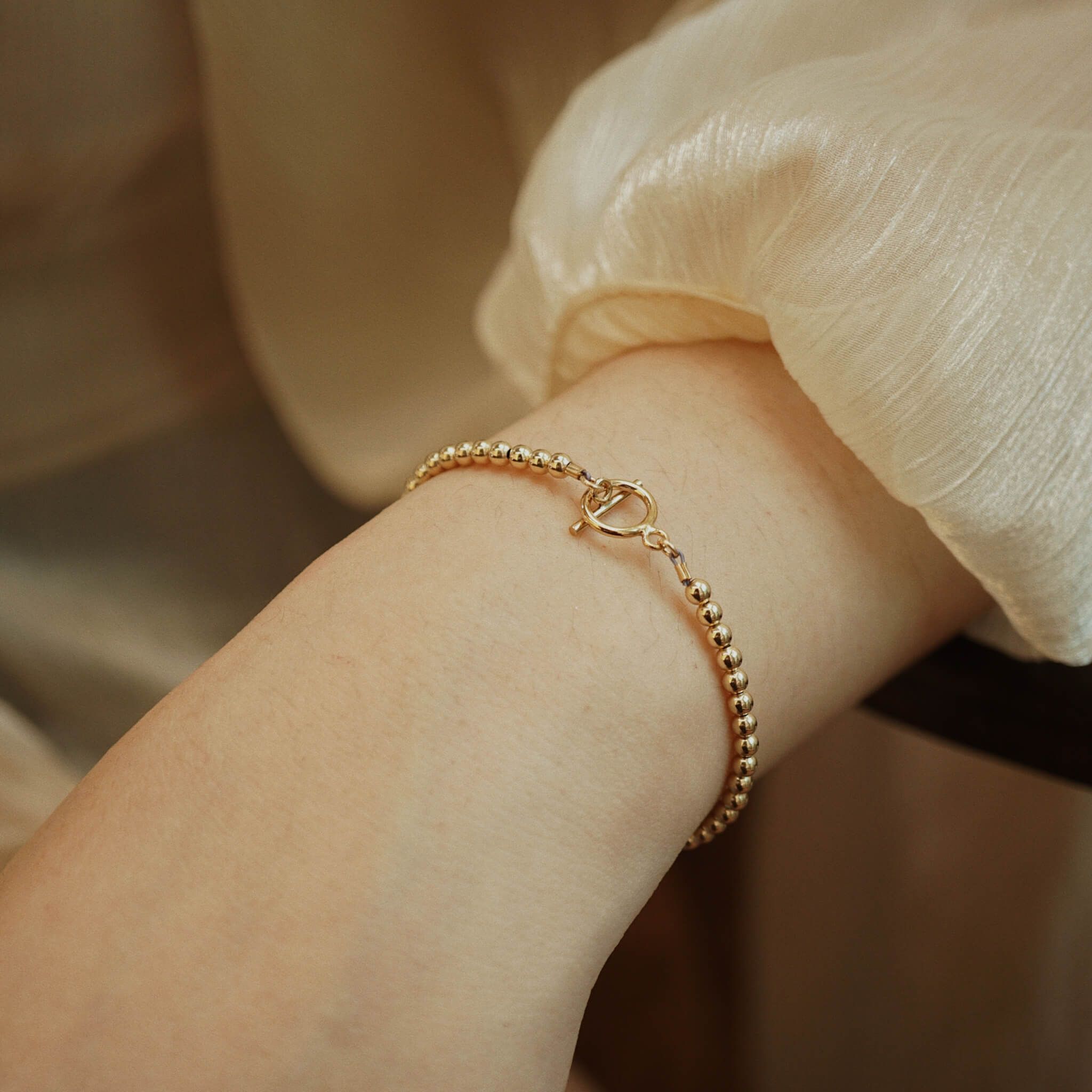  TOGGLE CLASP BEADED BRACELET 