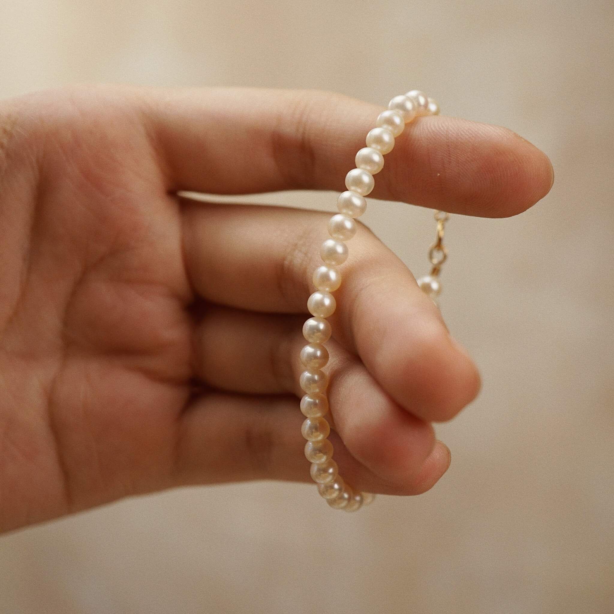  ROUND PEARL BRACELET 
