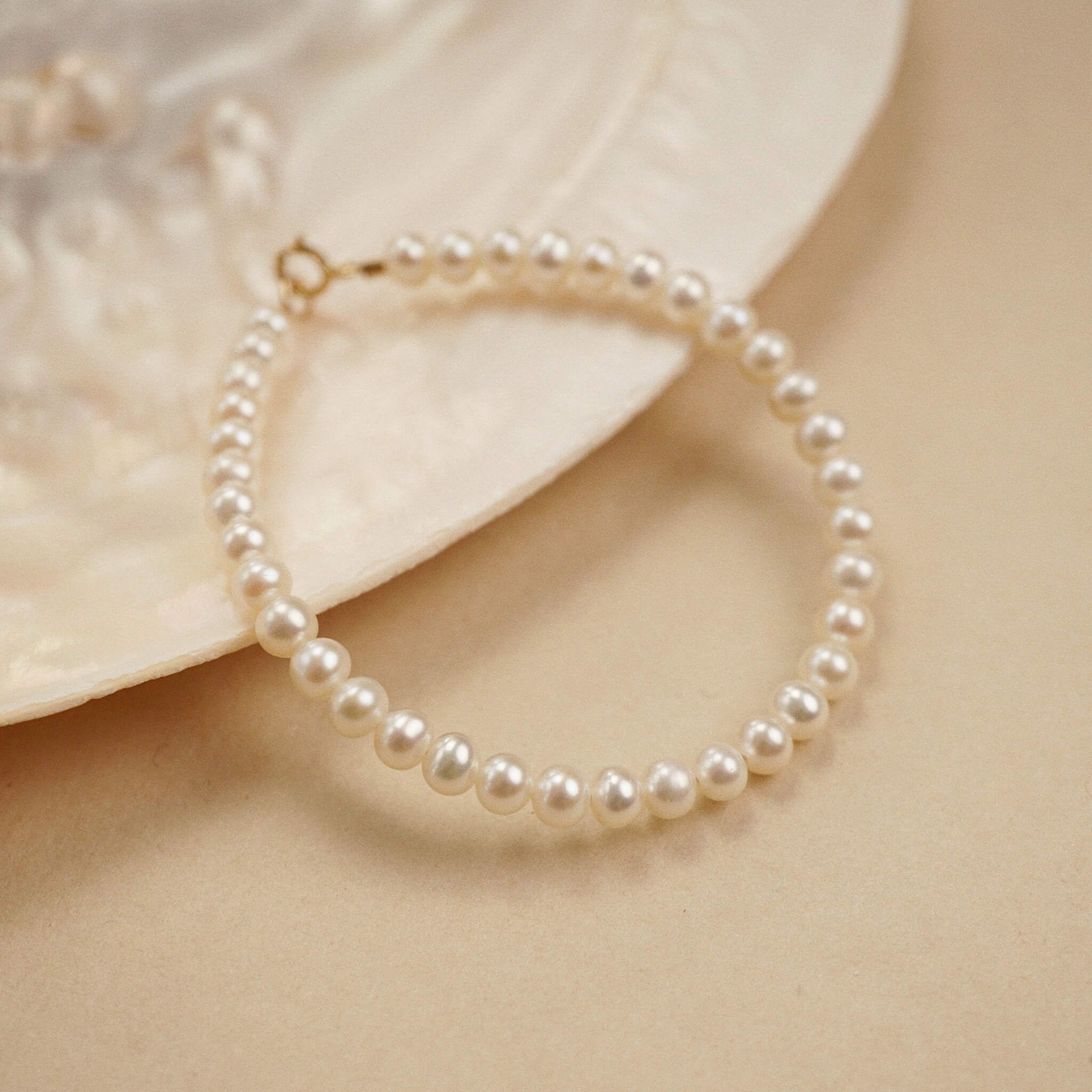  ROUND PEARL BRACELET 