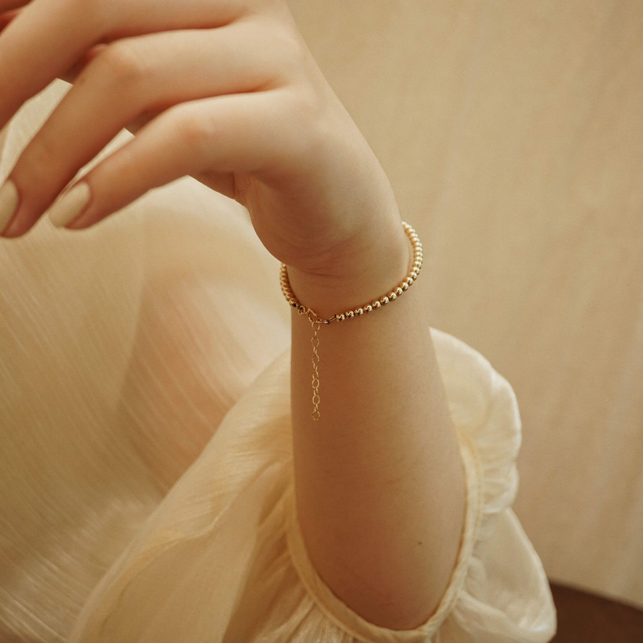  ROUND BEADED BRACELET 