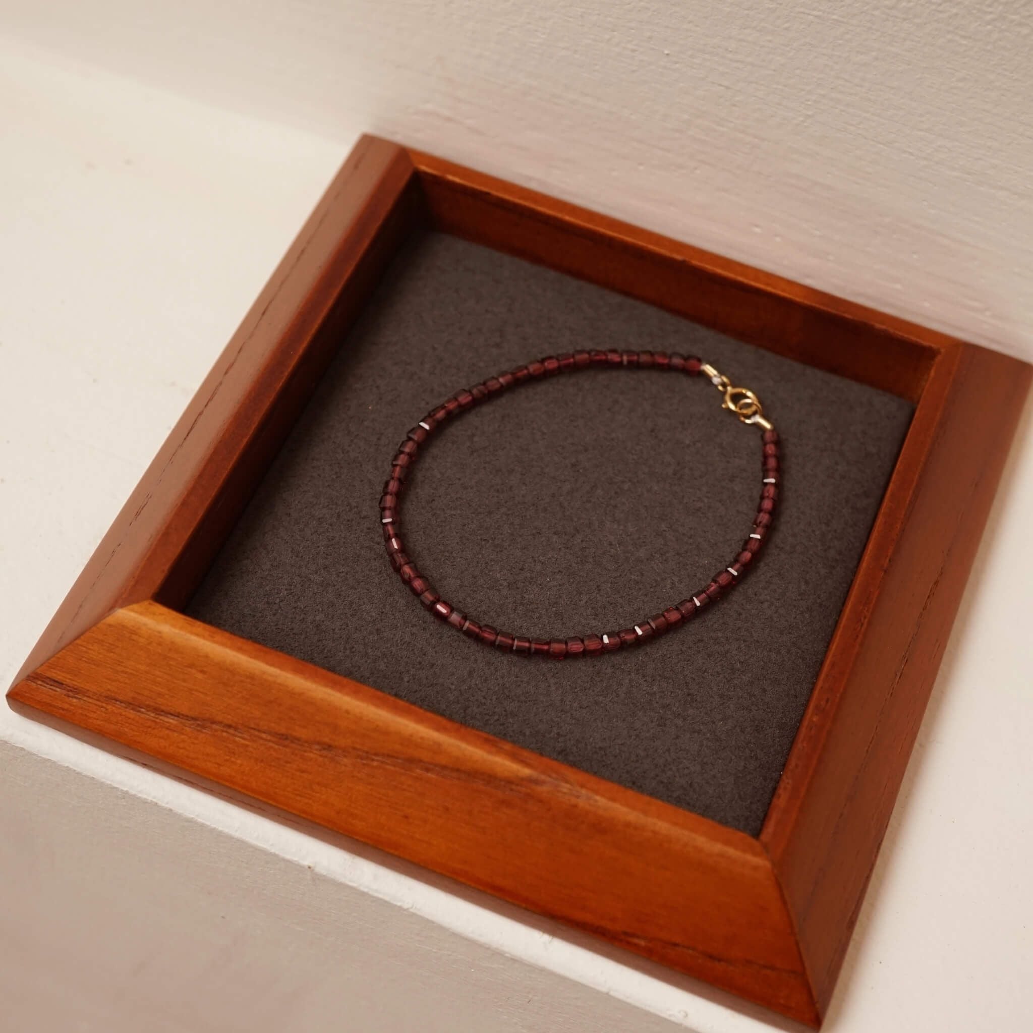  GARNET STONE BRACELET 