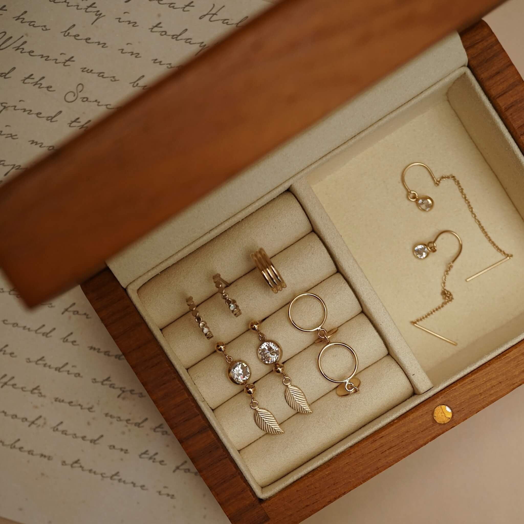  STONE HOOP & U SHAPE EARRINGS 