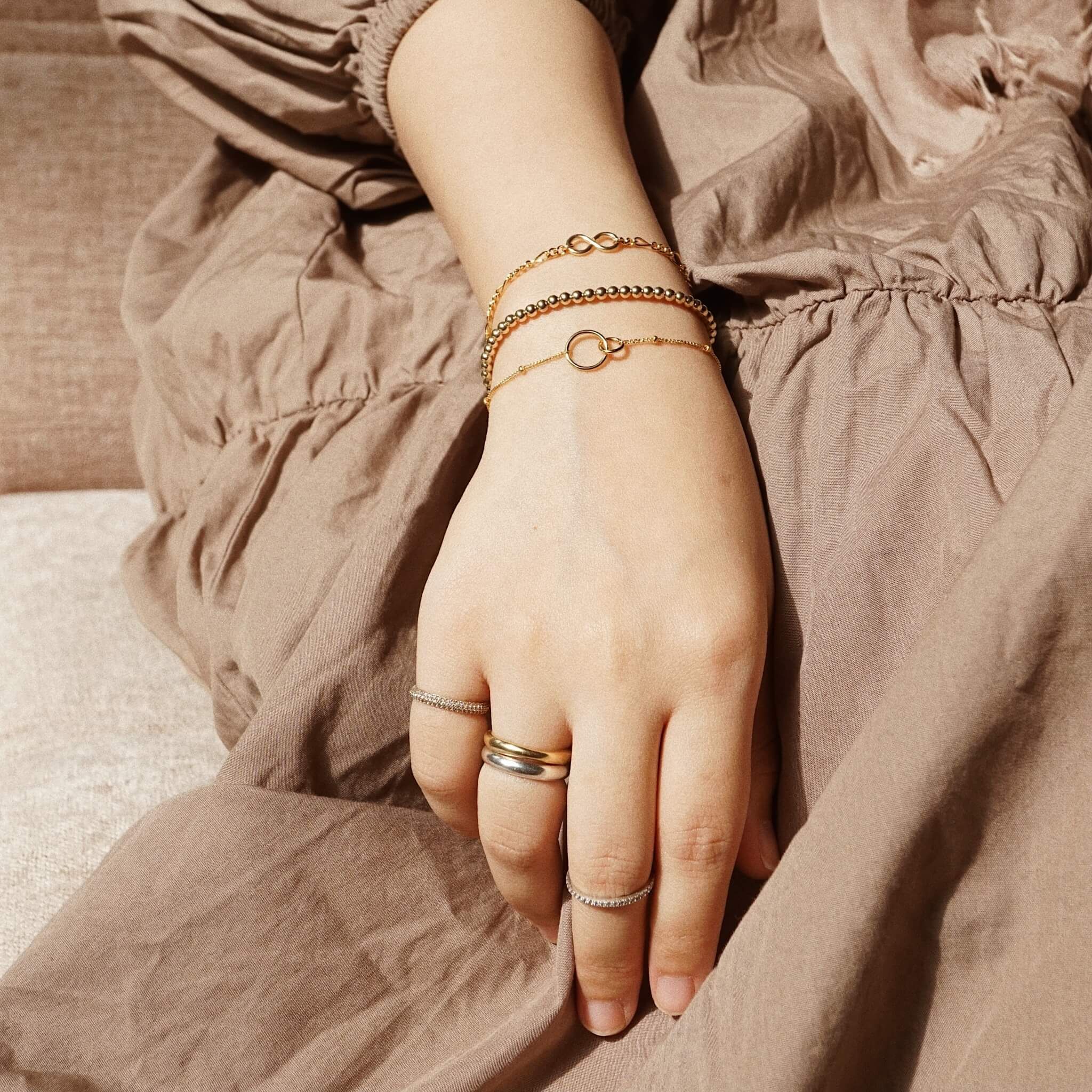  INTERLOCKING CIRCLE SATELLITE BRACELET 