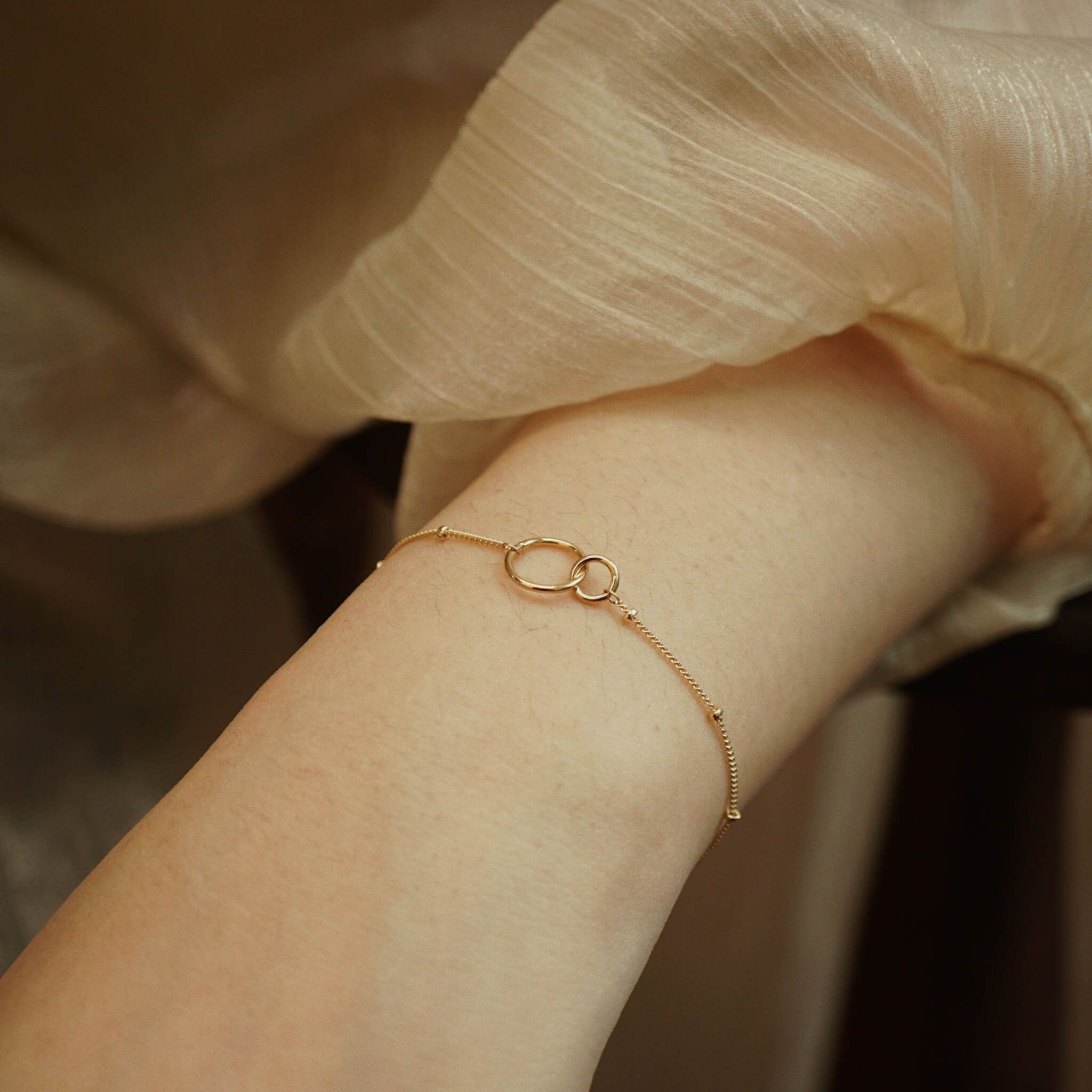  INTERLOCKING CIRCLE SATELLITE BRACELET 