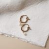  ROUND PEARL BOLD HOOP EARRINGS 