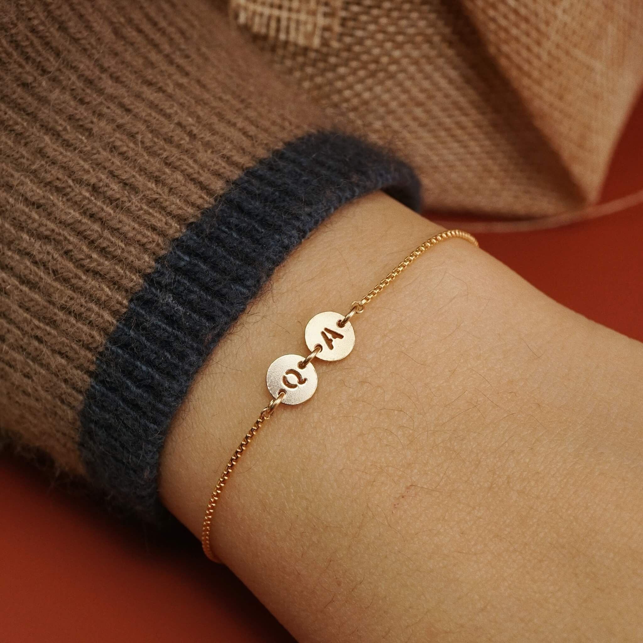  DOUBLE ROUND LETTER LINK MINI VENETIAN BOX BRACELET 