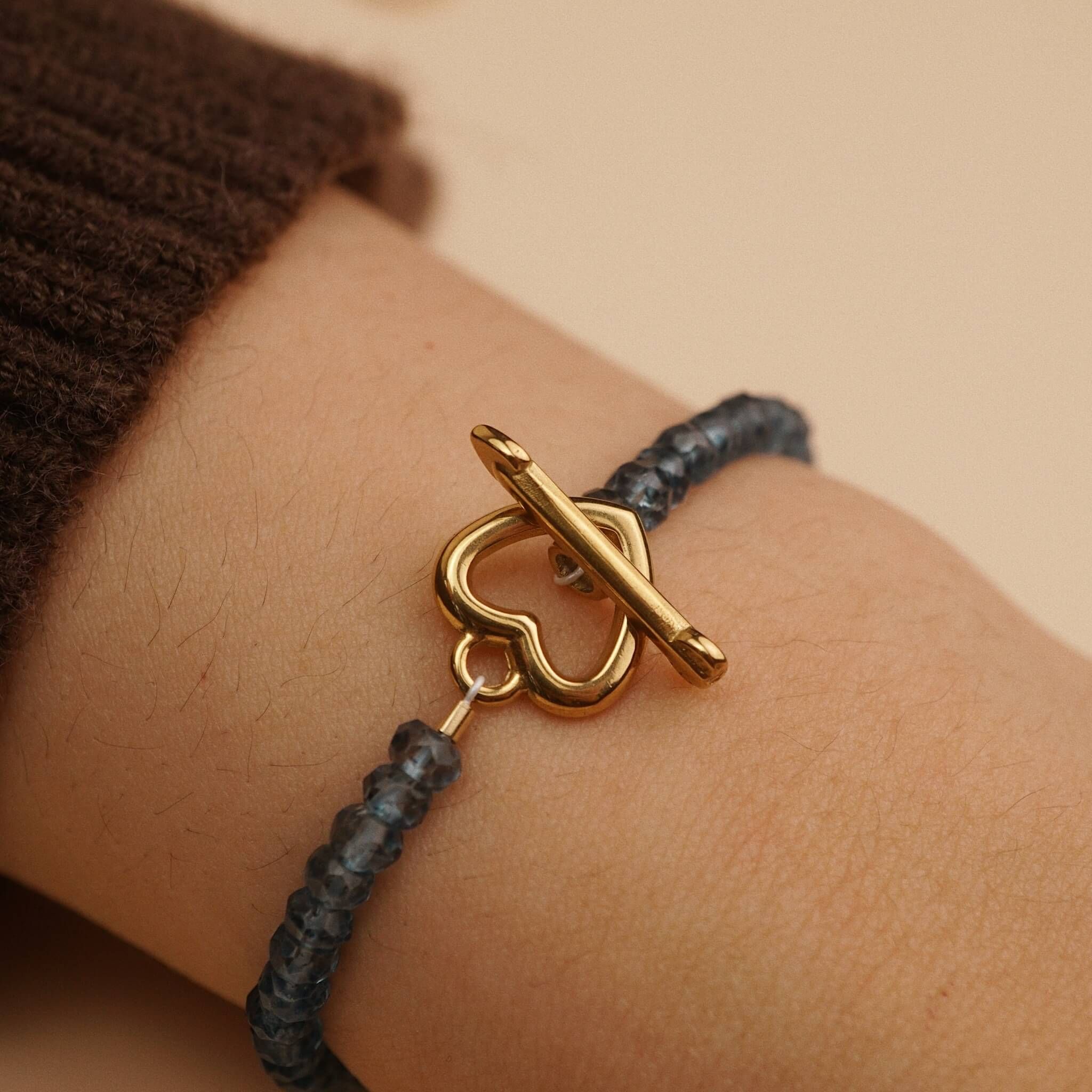 CUPID CLASP TOPAZ BRACELET 