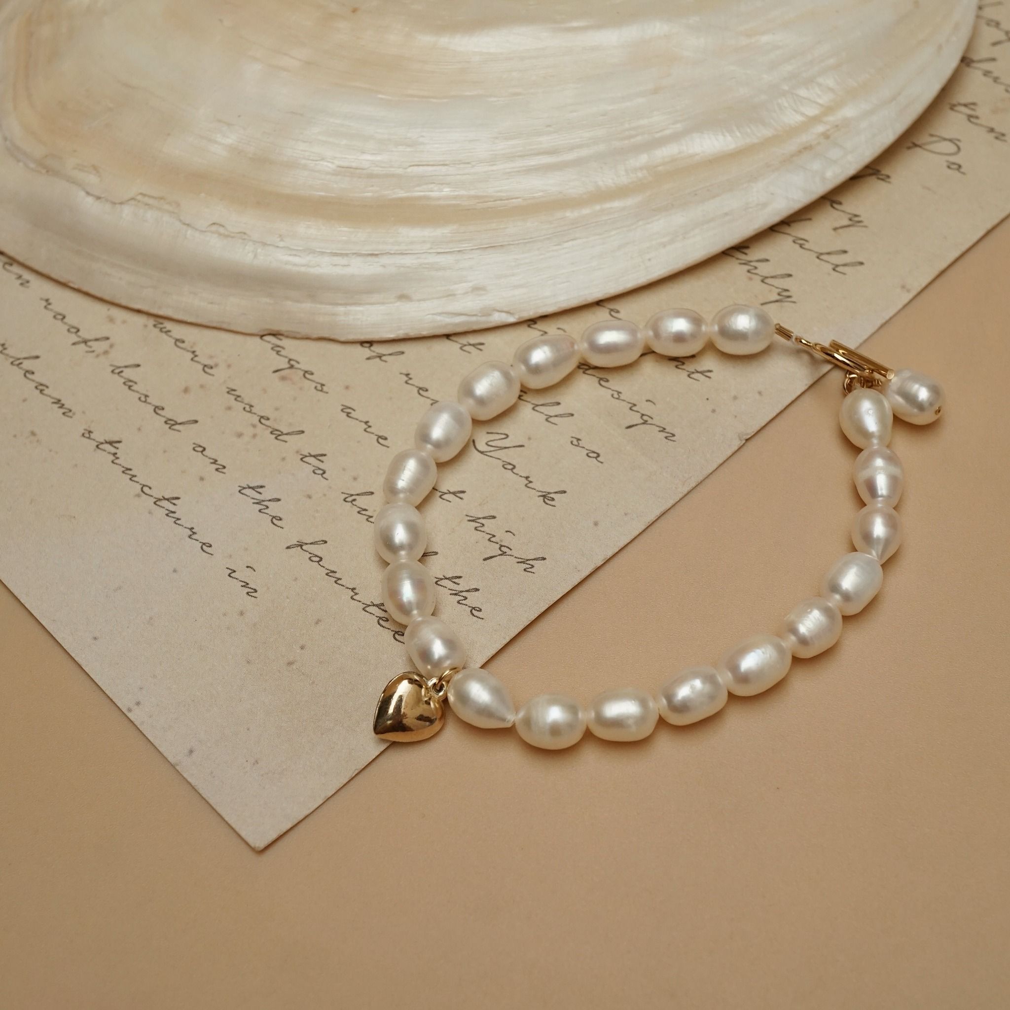  PUFF HEART - TOGGLE CLASP BOLD RICE SHAPE PEARL BRACELET 