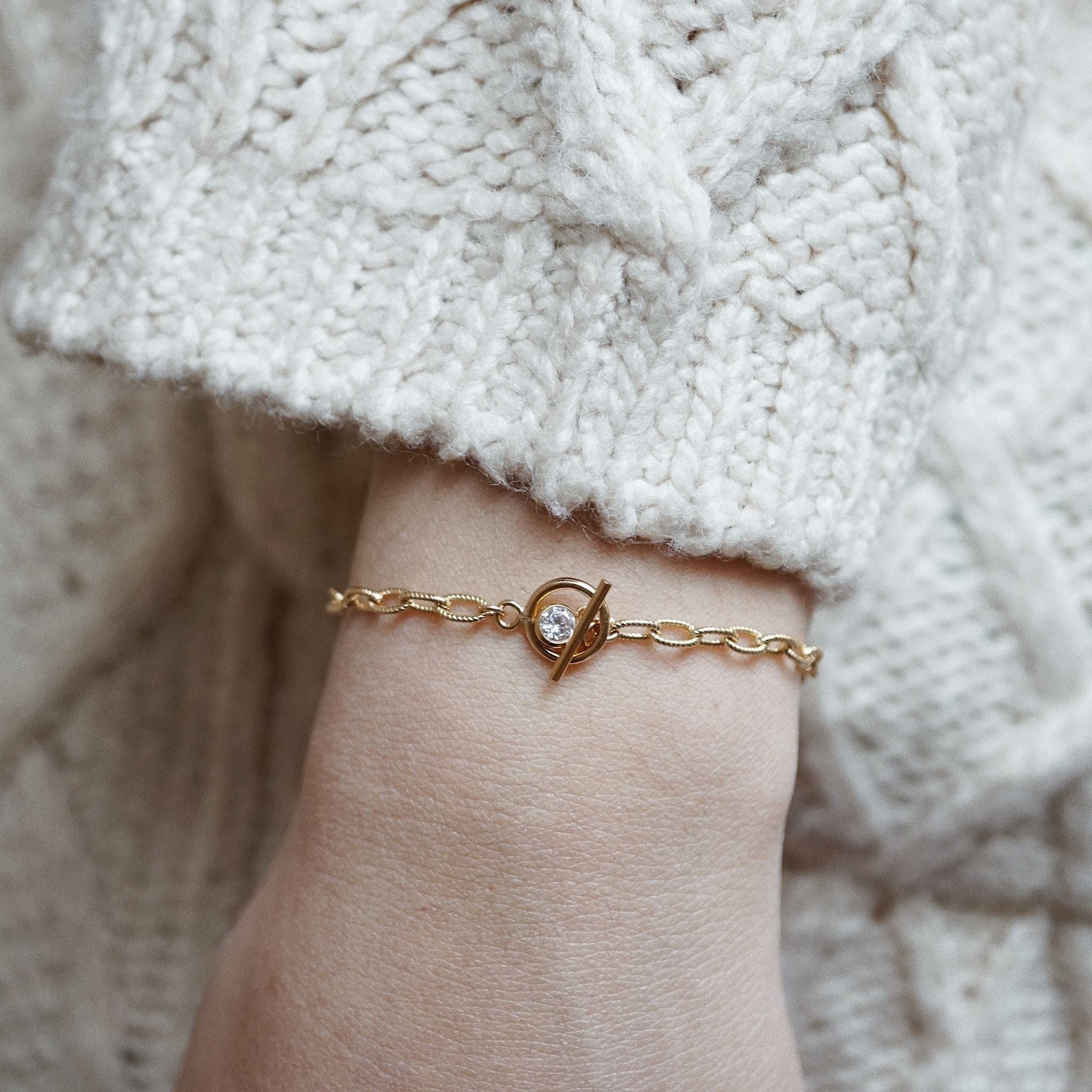  STONE - TOGGLE CLASP OVAL CABLE BRACELET 