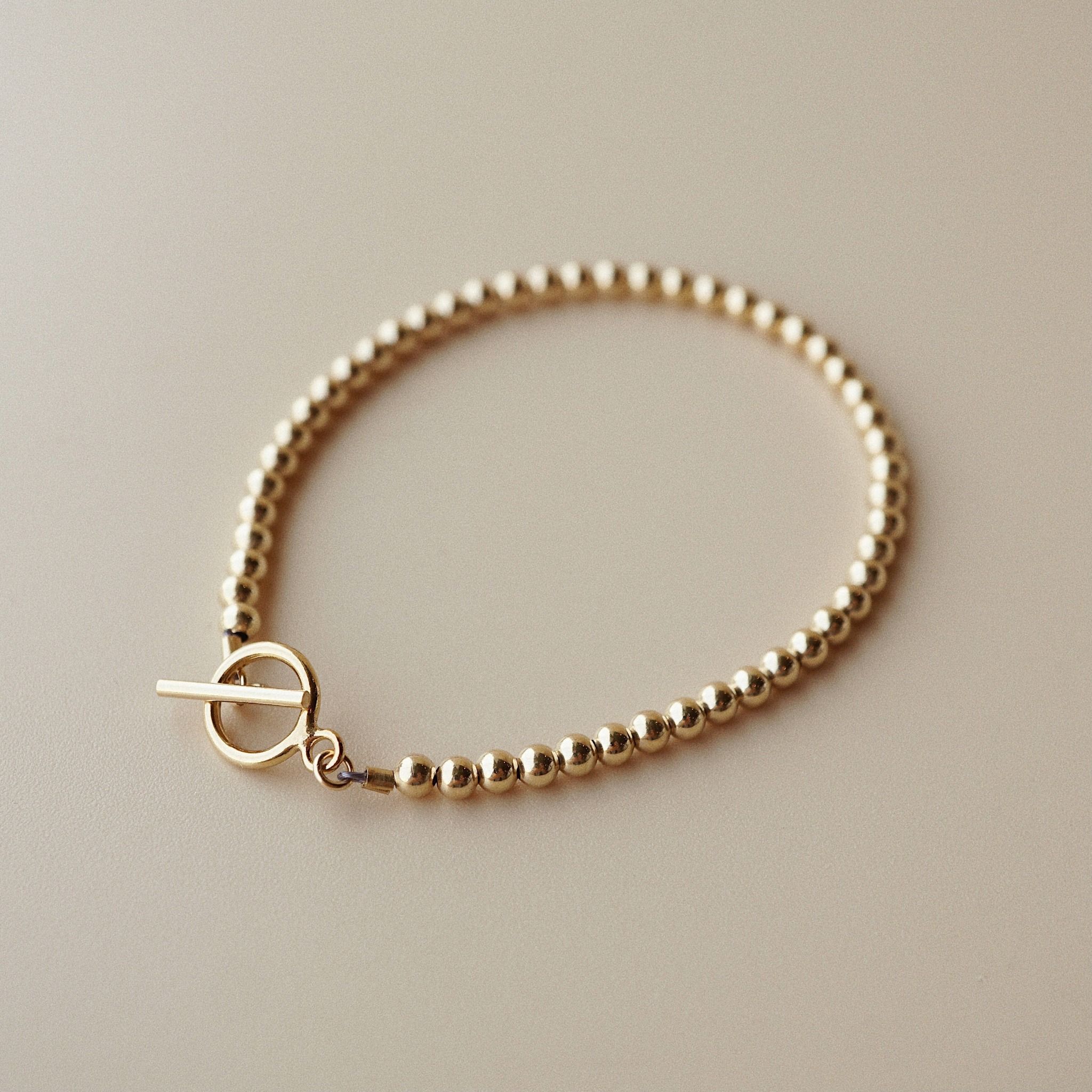  TOGGLE CLASP BEADED BRACELET 