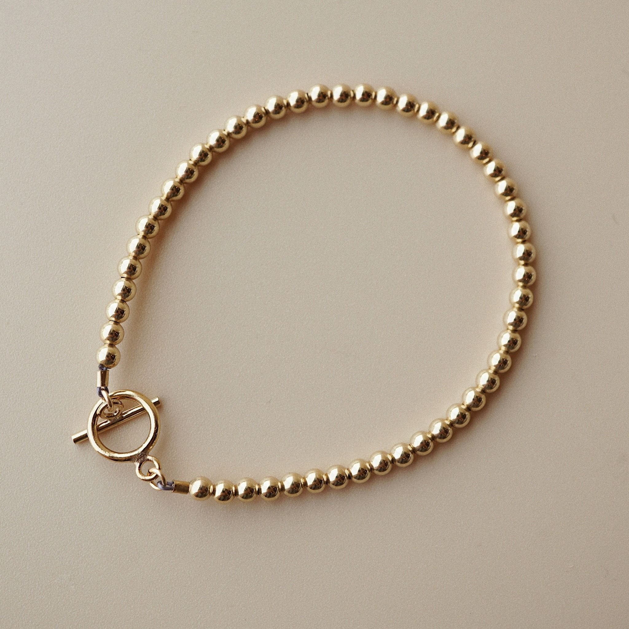  TOGGLE CLASP BEADED BRACELET 