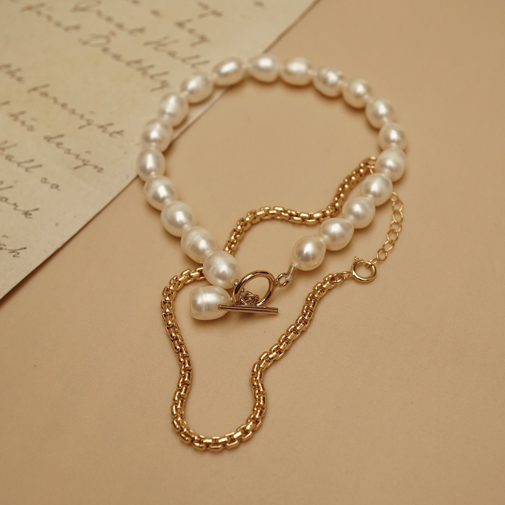  TOGGLE CLASP BOLD RICE SHAPE PEARL BRACELET 