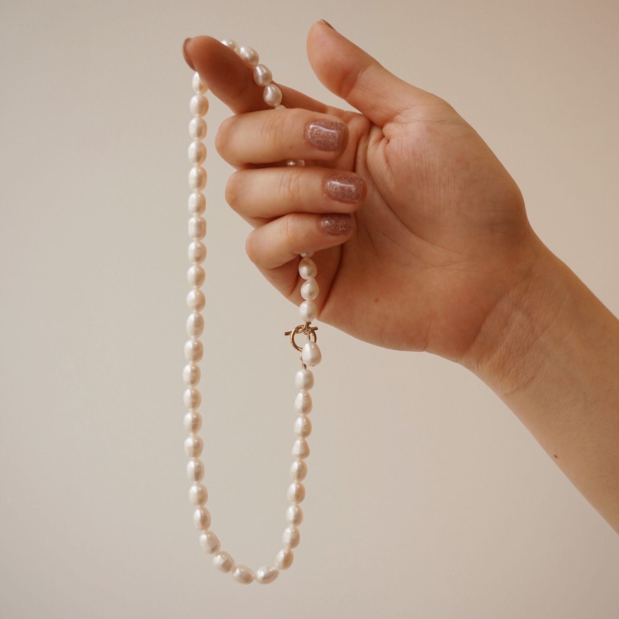  TOGGLE CLASP BOLD RICE SHAPE PEARL CHOKER NECKLACE 