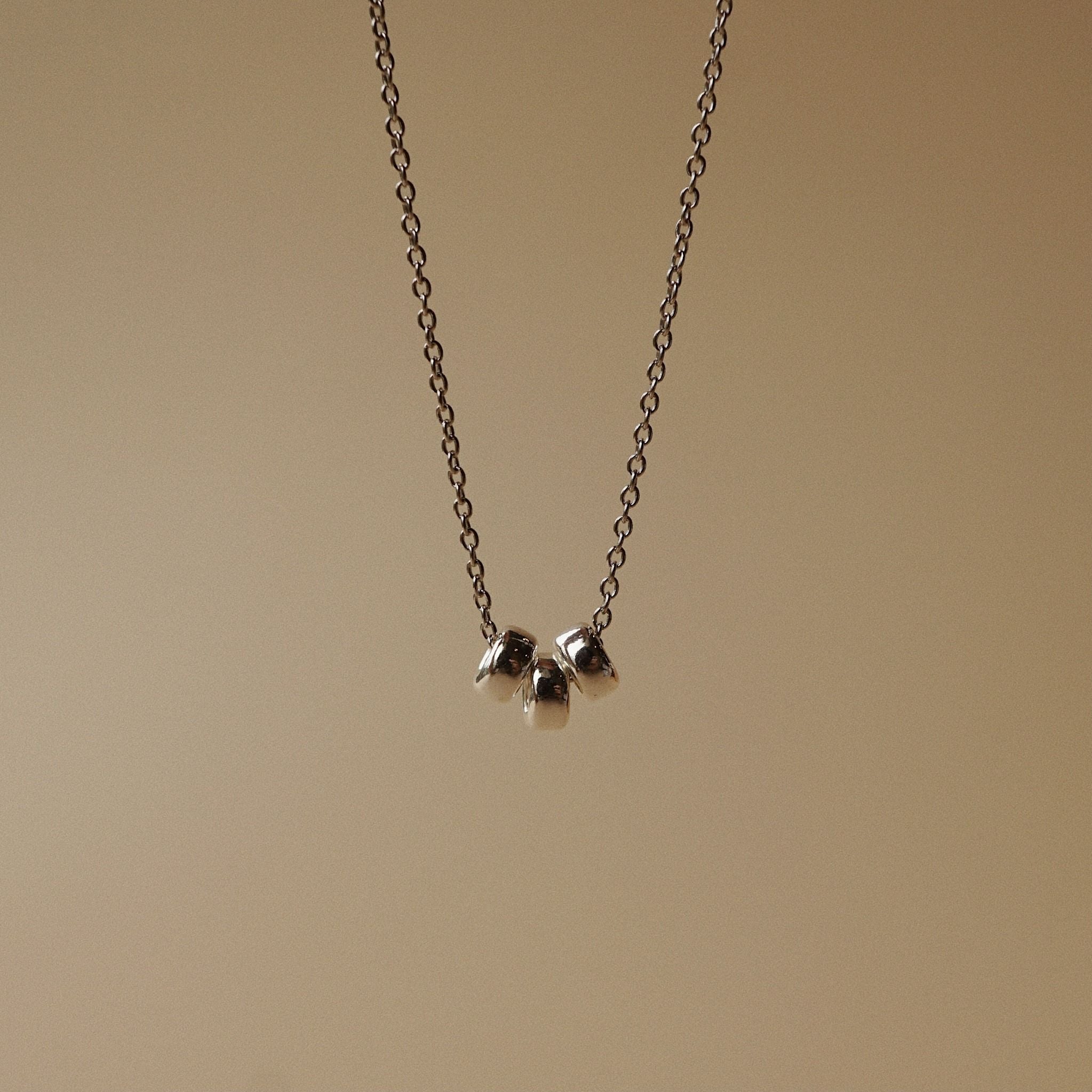  TRIPLE ROSIE NECKLACE (S) 