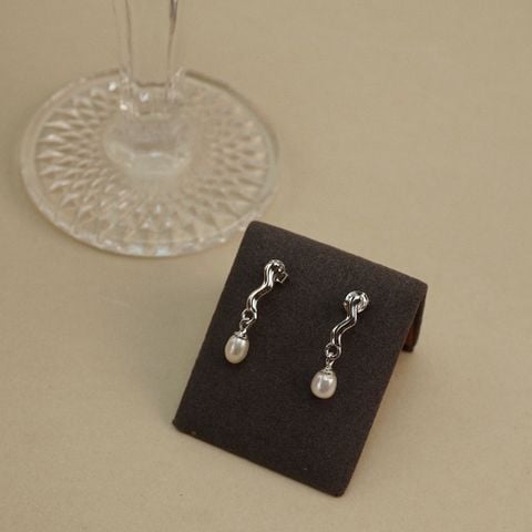 WAVY PEARL DROP EARRINGS