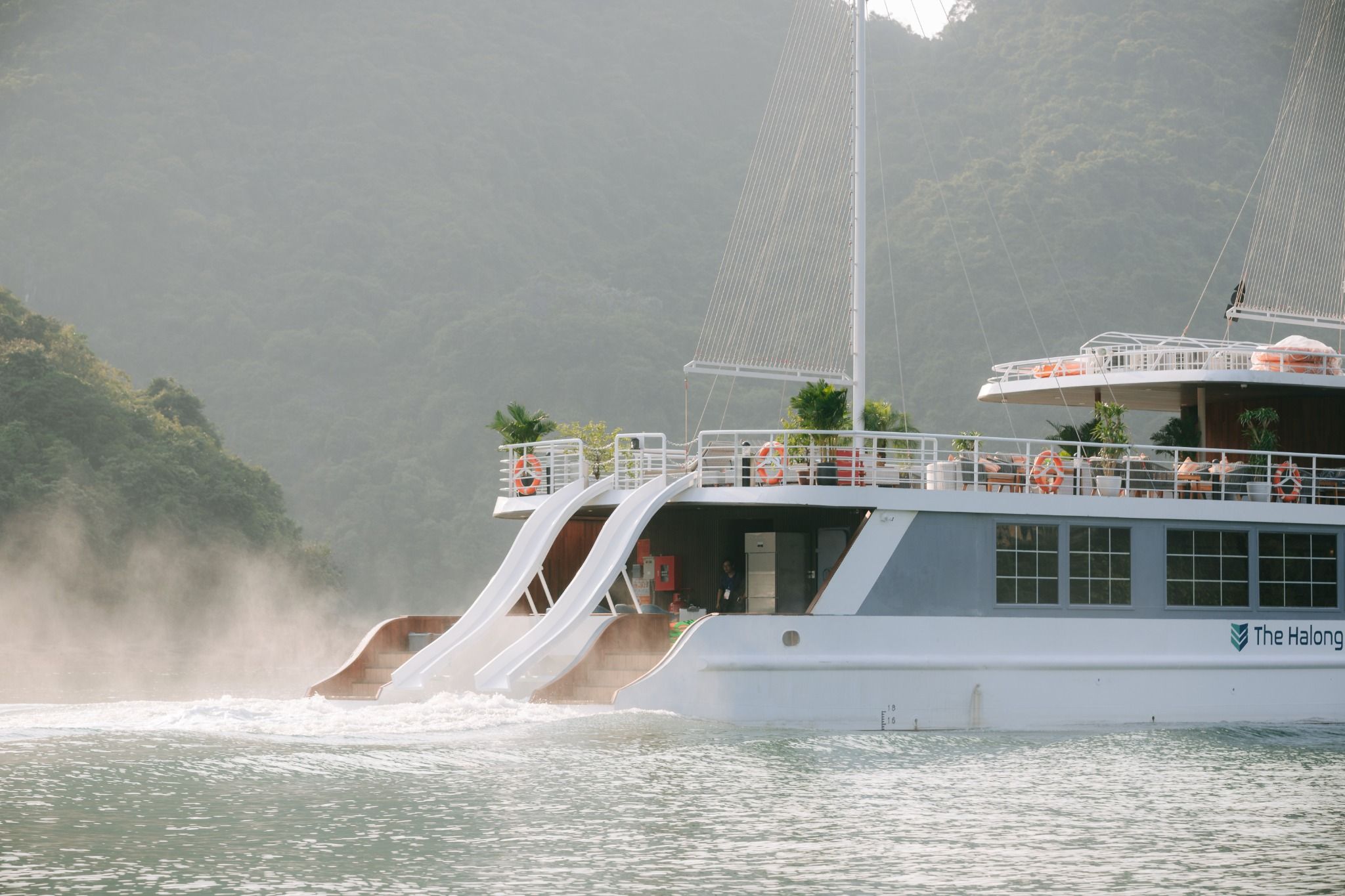 THE HALONG CATAMARAN 1 DAY TRIP - SEACATION IN THE MIDDLE OF THE WORLD HERITAGE