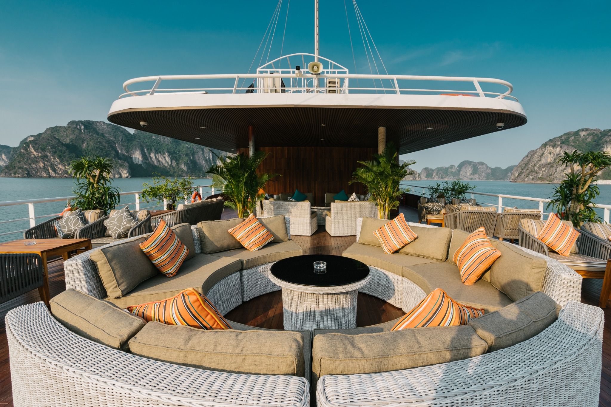 THE HALONG CATAMARAN 1 DAY TRIP - SEACATION IN THE MIDDLE OF THE WORLD HERITAGE