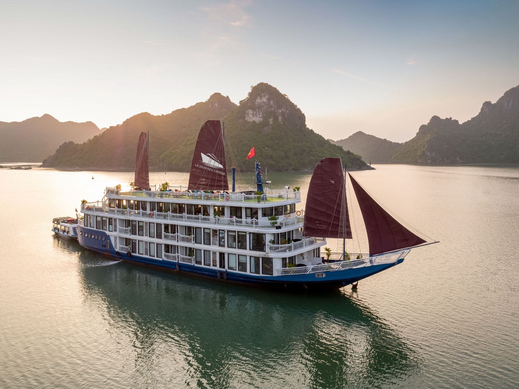 DU THUYỀN LE JOURNEY LUXURY 5 SAO - HÀNH TRÌNH KHÁM PHÁ VỊNH HẠ LONG