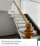  Cầu thang kính trụ lửng 