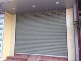  Cửa cuốn thép tấm - kéo tay 