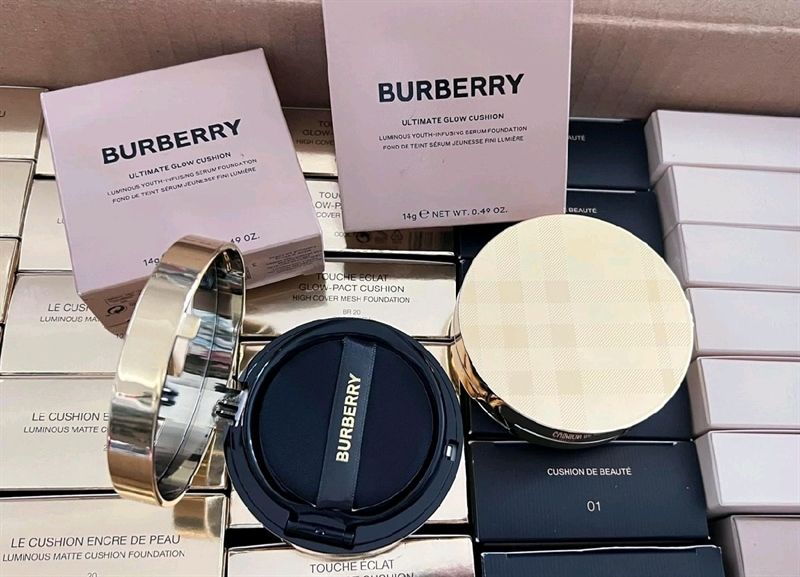ファンデーション BURBERRY ULTIMATE GLOW CUSHION 14g BURBERRY ULTIMATE GLOW CUSHION 14g