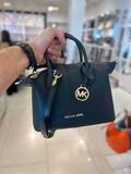  Túi Xách Michael Kors Hyde 24 cm Màu Đen 