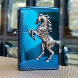  Zippo Ngựa 3D Mạ Bạc Nền Xanh 