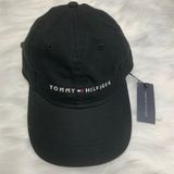  Nón Cap Tommy Hilfiger, Đen, Chữ Tommy Thêu kèm Logo và chữ Hilfiger, khoá da 