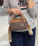  Túi Trống Mini Michael Kors Màu Nâu Logo 