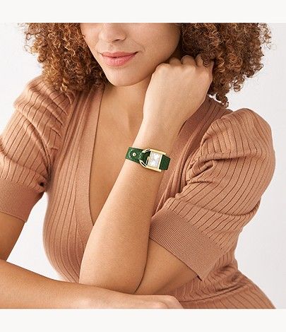 Những mẫu đồng hồ nữ mặt vuông cá tính