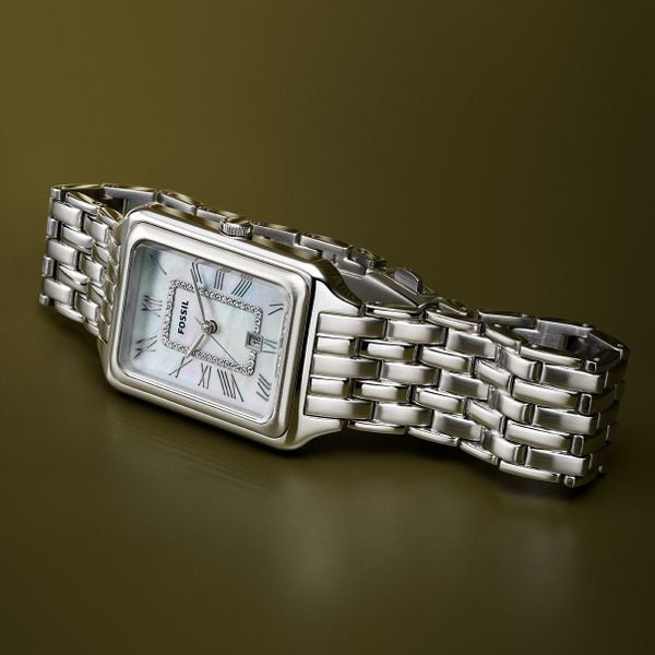 Những mẫu đồng hồ nữ mặt vuông cá tính