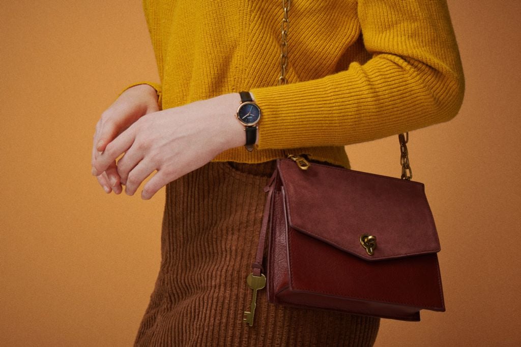 Đồng hồ nữ Fossil Carlie Mini dây da, mặt xà cừ 28 MM, màu đen, ES4700