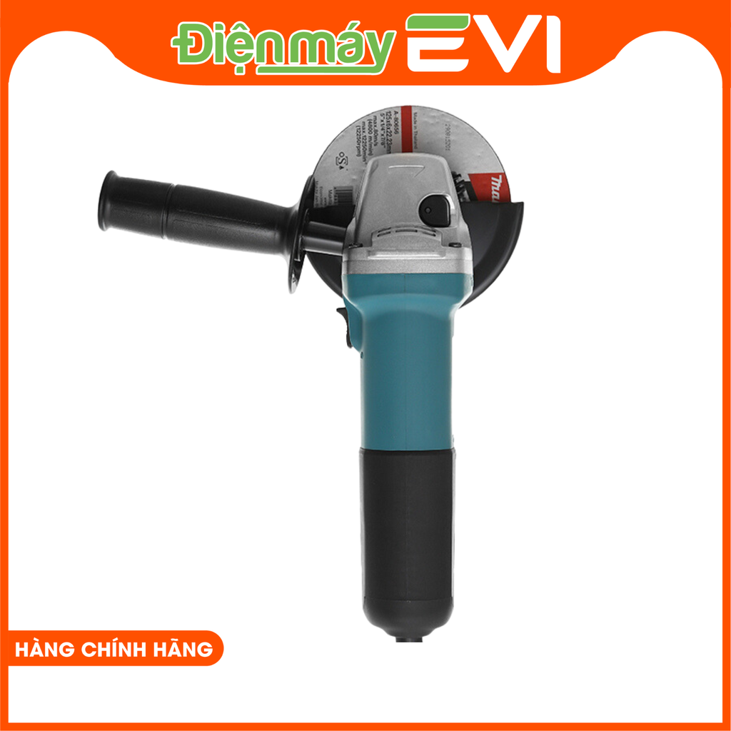 Máy mài điện Makita M9558HN Công suất 840W đi cùng tốc độ không tải khoảng 11000 vòng/phút khá mạnh mẽ. Nhờ đó máy mài này có thể mài bóng loáng các bề mặt trong thời gian ngắn, tăng năng suất lao động, giảm công sức cho người dùng