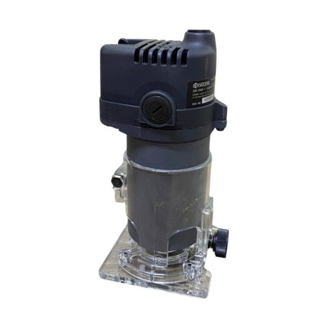 Máy phay gỗ Kyocera  ATR50A Với công suất là 500W. Chấu bóp 6mm giúp cắt rãnh, phay cắt mặt đứng, mặt nghiêng chính xác
