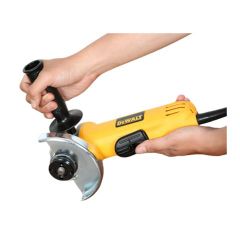 Máy mài góc Dewalt DWE8210PL-B1 Công suất 850W sở hữu tốc độ không tải lên đến 12000 vòng/phút