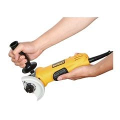 Máy mài góc Dewalt DWE8200PL-B1 Công suất 850W có tốc độ không tải lên đến 12000 vòng/phút.