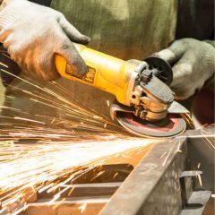 Máy mài góc Dewalt DWE8200T-B1 Mô-tơ có công suất rất lớn lên đến 850W. Lưới chống bụi kép bảo vệ Rotor.
