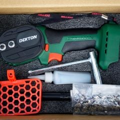 Máy cưa xích pin Dekton M21-CS06BLC Chiều dài xích 6-inch motor không chổi than. Trọng lượng thân máy 1.2kg