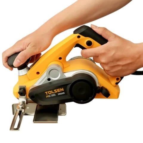 Máy bào gỗ điện Tolsen 79535 công suất 900W tốc độ không tải 16000 vòng/phút