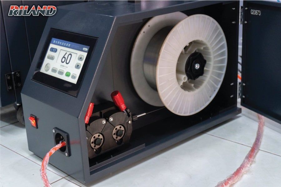 Máy hàn laser Riland RL-HLW-1500 hàn nhanh gấp 10 lần hàn thông thường