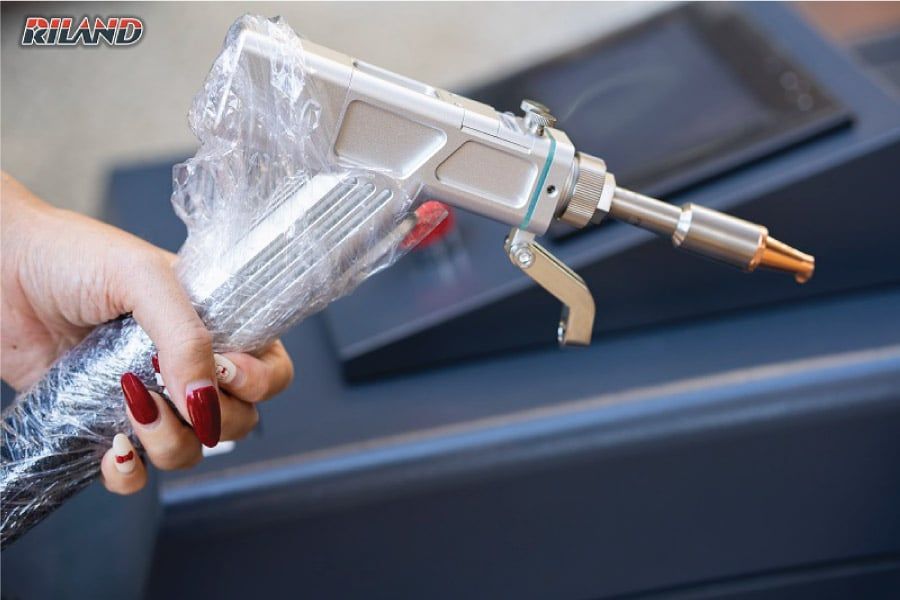 Máy hàn laser Riland RL-HLW-1500 hàn nhanh gấp 10 lần hàn thông thường