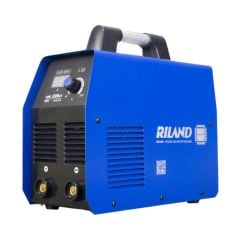 Máy hàn que Riland ARC 220GT sử dụng que hàn 2.5mm - 4.0mm, chống dính que và mồi lửa nhanh