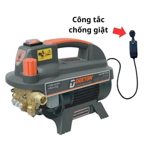 Máy rửa xe chống giật Dekton DK-CWR2200A Công suất 2200W. Có thêm lọc đường ống cấp