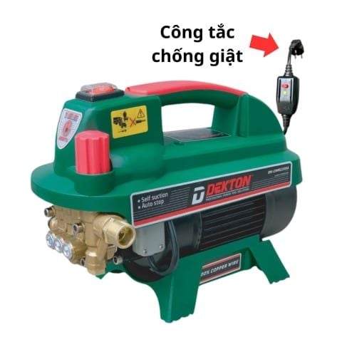 Máy rửa xe chống giật Dekton DK-CWR2200A Công suất 2200W. Có thêm lọc đường ống cấp