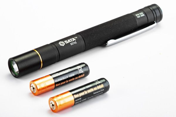  Đèn pin dạng cây bút dùng 2 pin AA SATA 90745 