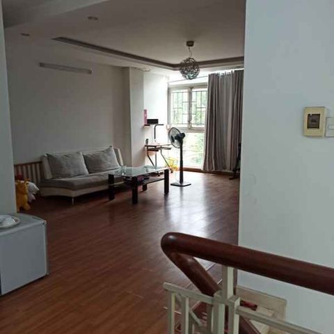  Cho thuê nhà số 38 đường 270, Cao Lỗ, Phường 4, Quận 8. DT 8x20m, 3 lầu, 5 PN. Giá 35 triệu 