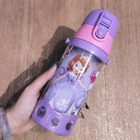 Bình Nước Uống Trực Tiếp Disney Dây Đeo 570ml