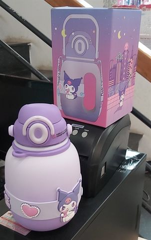 BÌNH NƯỚC SANRIO DÂY ĐEO 1350ML