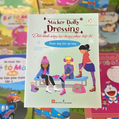 Dán hình sáng tạo trang phục búp bê (ĐT)