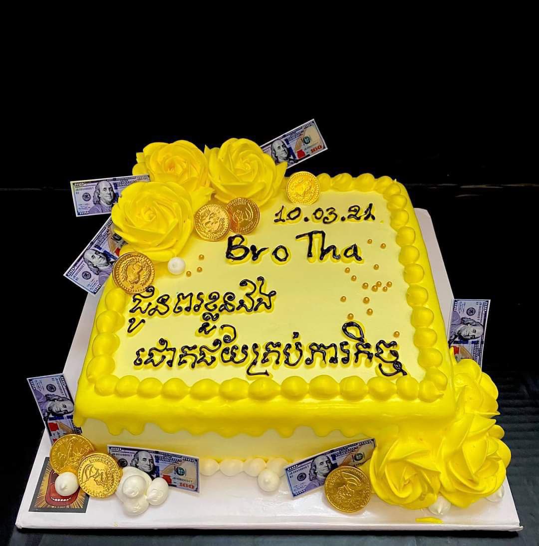 Bánh fondant đồ trang điểm đặc biệt cho ngày sinh nhật Tiny Pretty Cake #27 Bánh fondant đồ trang điểm đặc biệt cho ngày sinh nhật Tiny Pretty Cake